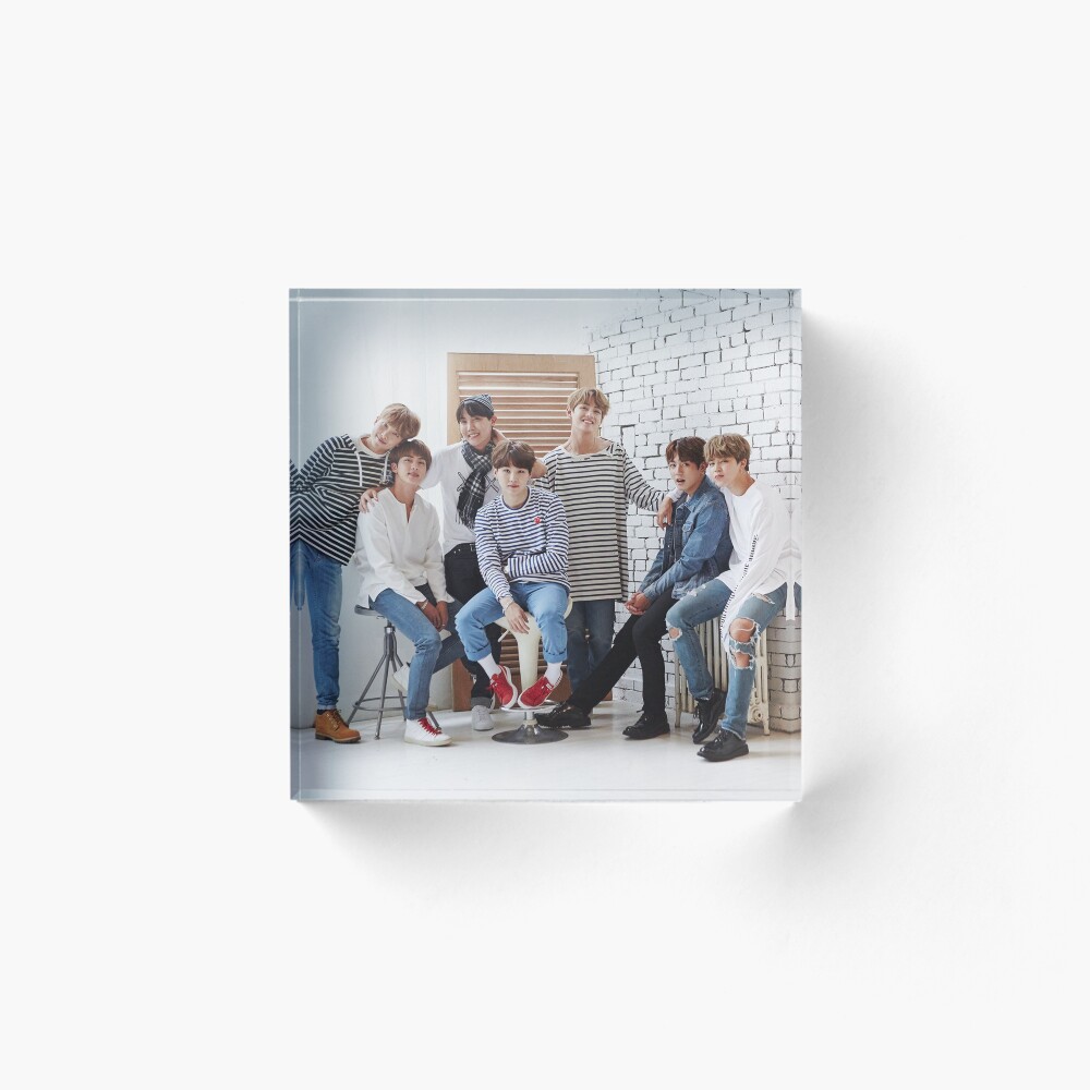 Vista previa del artículo con la obra «Bloque acrílico», diseñado y vendido por yeongwonhikpop.