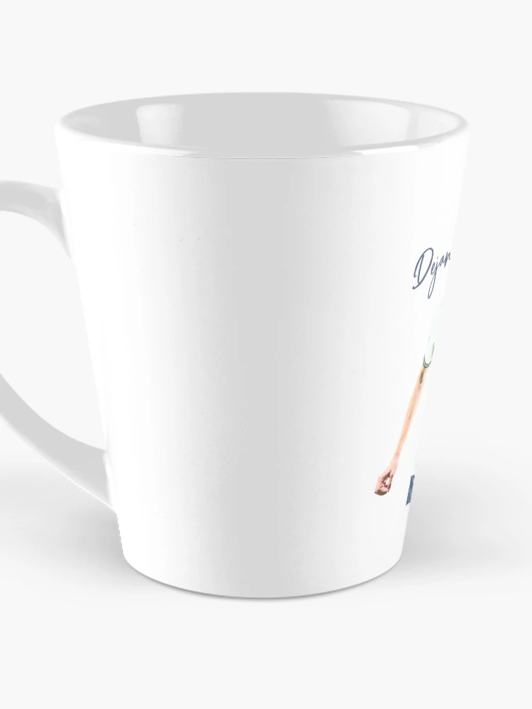 Aperçu 3 sur 4. Mug à café avec l'œuvre Kulusevski créée et vendue par Truefans.