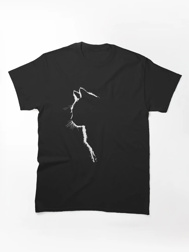 Aperçu 1 sur 7. T-shirt classique avec l'œuvre Silhouette de chat créée et vendue par NVDesigns.