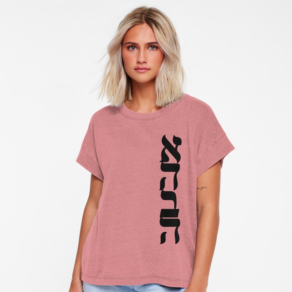 Artikel-Vorschau von Locker geschnittenes T-Shirt, designt und verkauft von MadEDesigns.