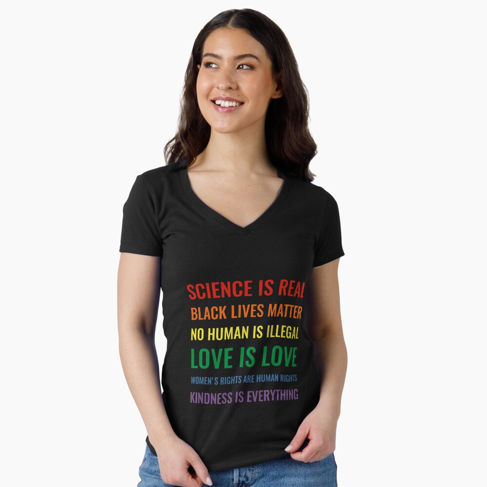 Aperçu de l'œuvre T-shirt moulant col V créée et vendue par simbamerch.