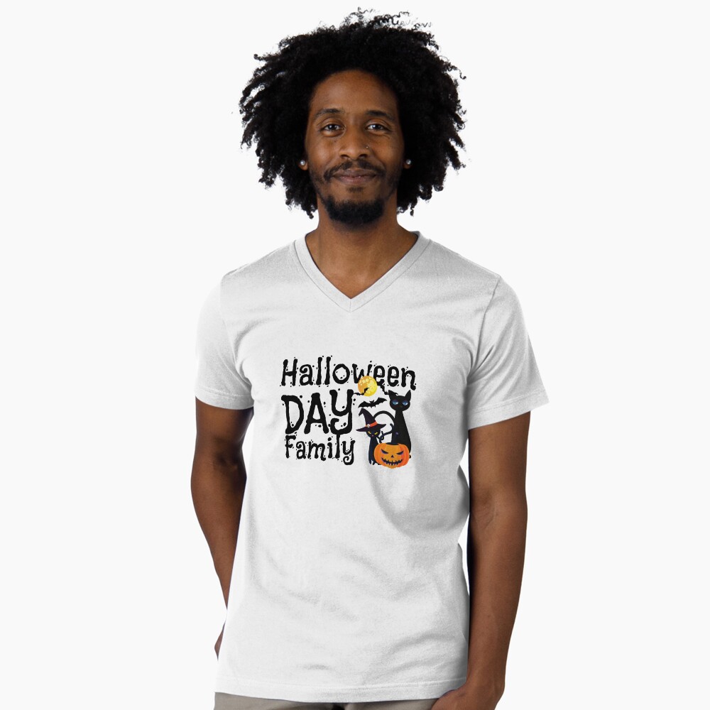 Aperçu de l'œuvre T-shirt col V créée et vendue par Nannaphat Sukkasem.