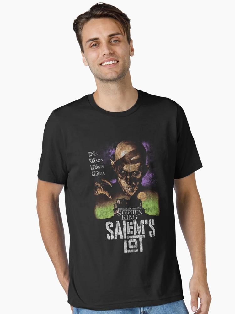Aperçu 2 sur 7. T-shirt essentiel avec l'œuvre Salems Lot NewwShirtSalem's Lot, Stephen King, Horror Classic créée et vendue par WyenaCamper.
