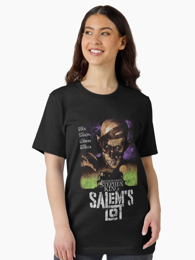 Aperçu 3 sur 7. T-shirt essentiel avec l'œuvre Salems Lot NewwShirtSalem's Lot, Stephen King, Horror Classic créée et vendue par WyenaCamper.