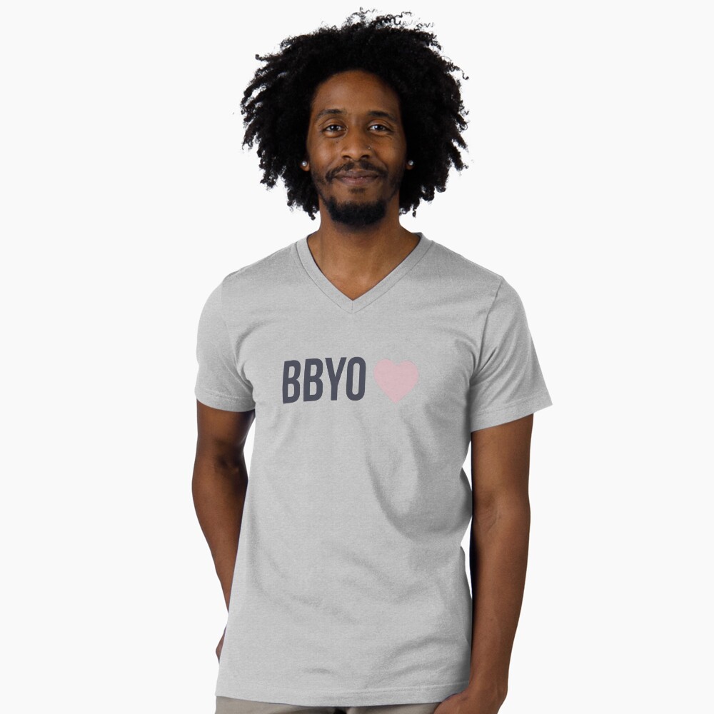Vista previa del artículo con la obra «Camiseta de cuello en V», diseñado y vendido por MadEDesigns.