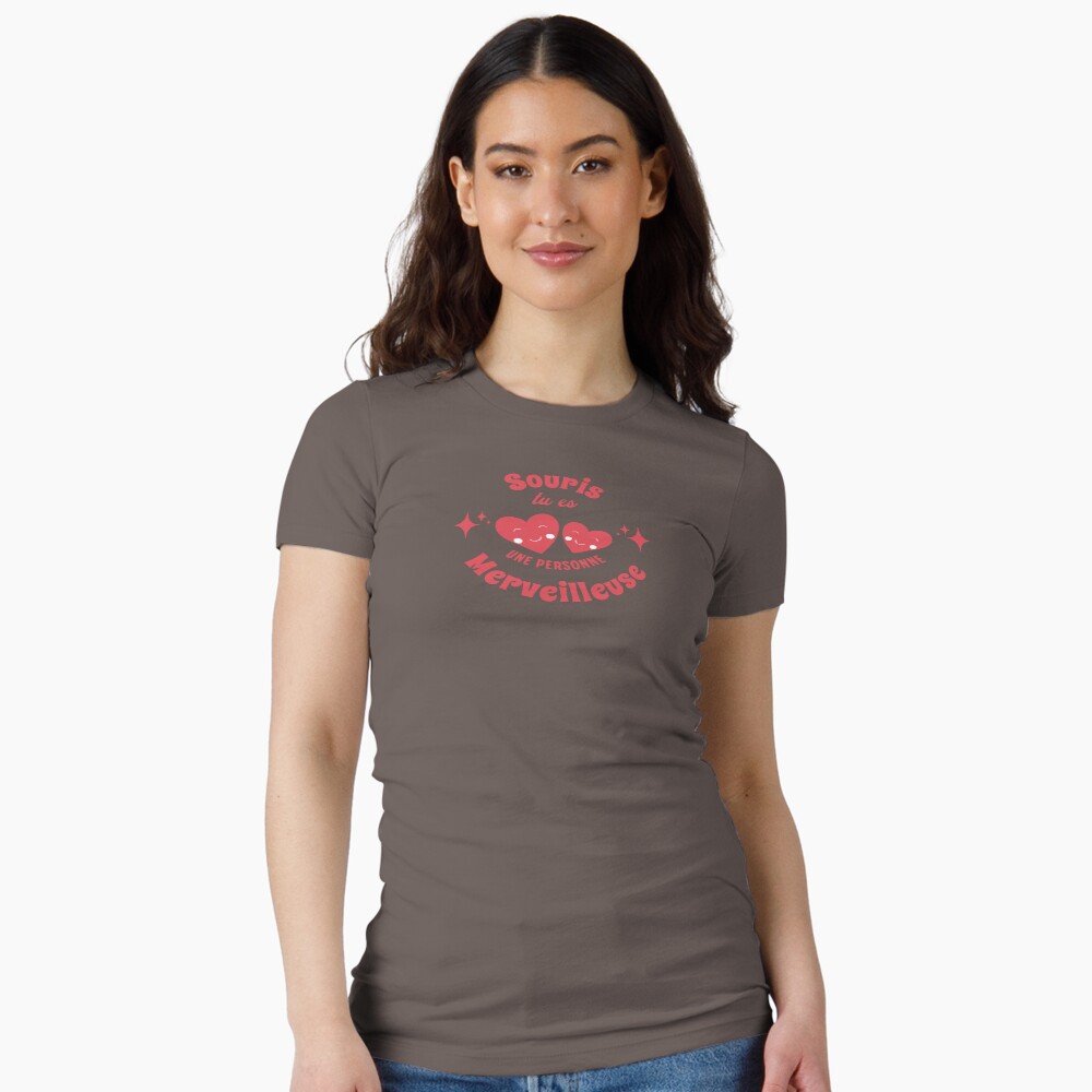 Aperçu de l'œuvre T-shirt moulant créée et vendue par Timena.