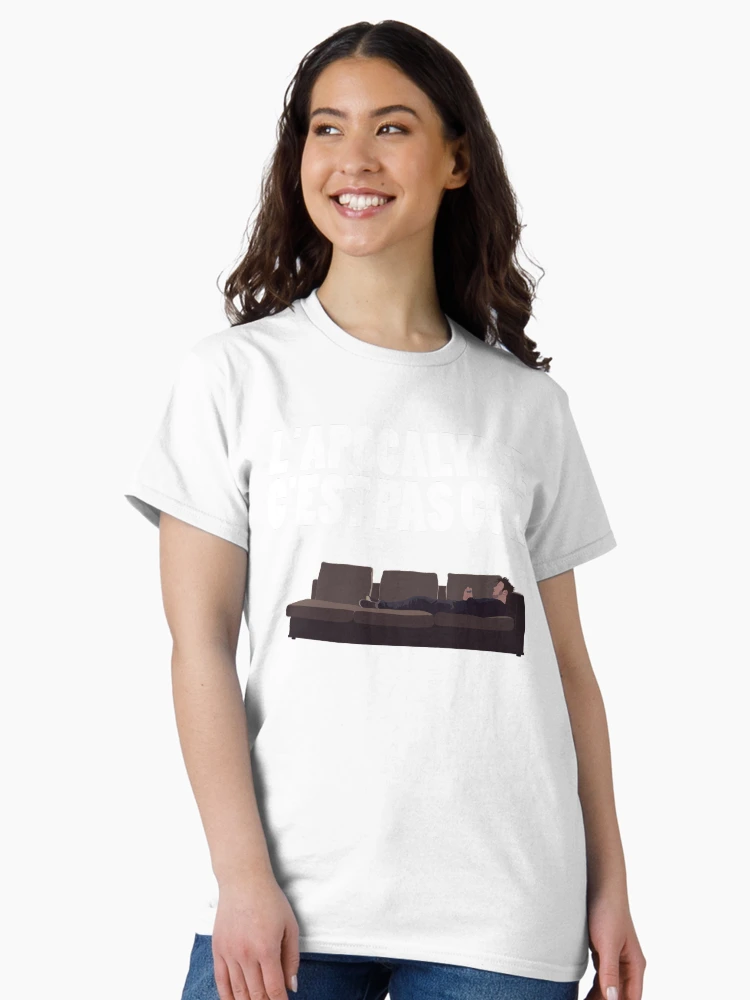 Aperçu 3 sur 7. T-shirt classique avec l'œuvre L'APOCALYPSE C'EST PAS COOL (VDF) créée et vendue par Theo-p.