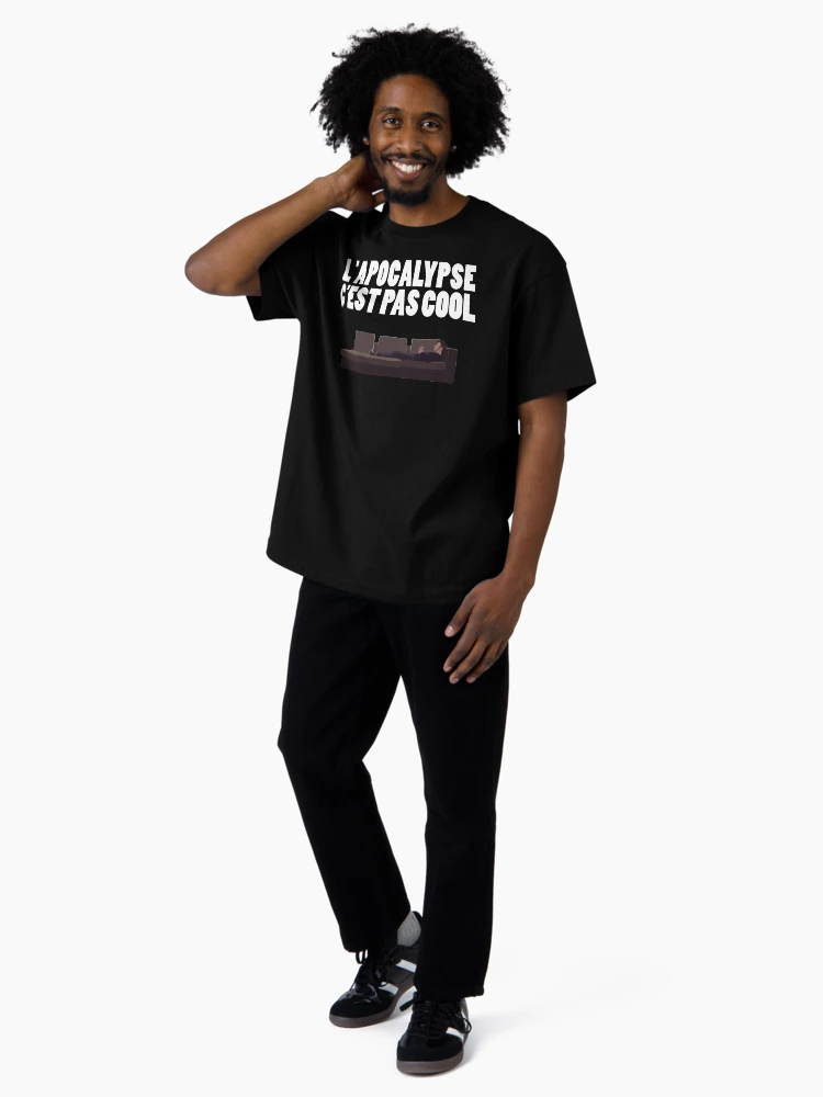 Aperçu 4 sur 7. T-shirt oversize avec l'œuvre L'APOCALYPSE C'EST PAS COOL (VDF) créée et vendue par Theo-p.