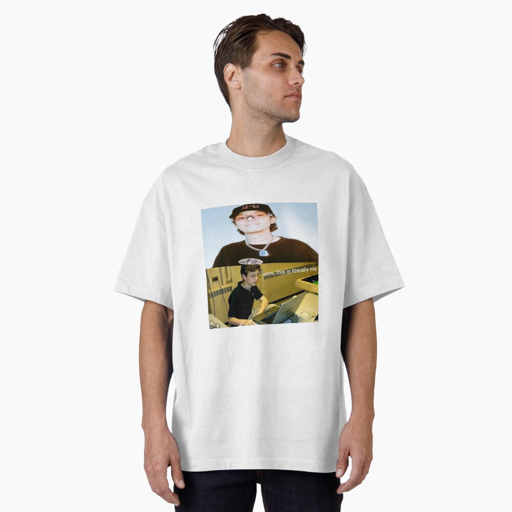 Aperçu de l'œuvre T-shirt oversize créée et vendue par OfftheSpectrum.