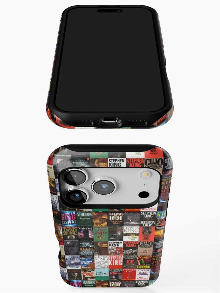 Aperçu 3 sur 4. Coque iPhone avec l'œuvre Collage de couverture de livre de Stephen King créée et vendue par LAUR0.