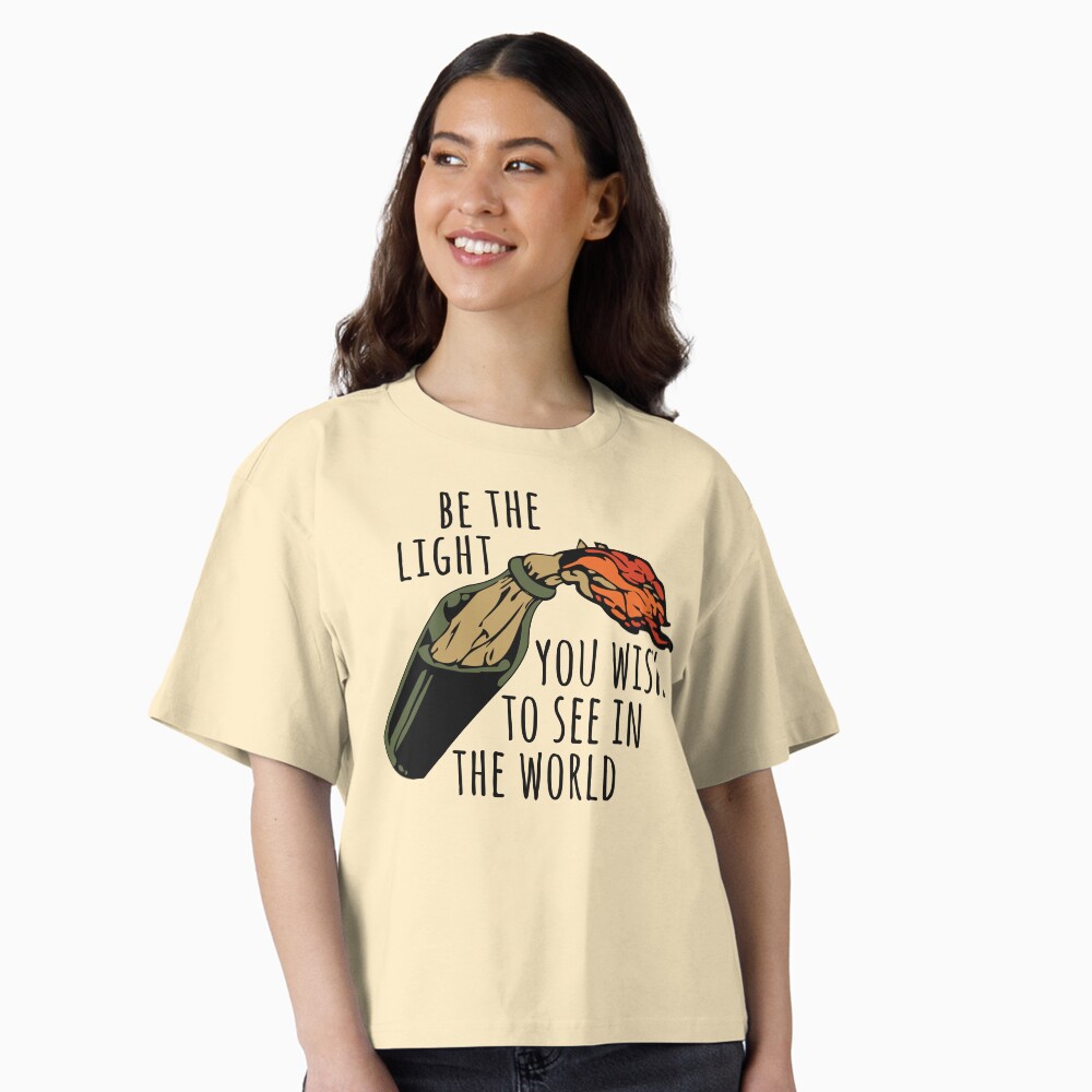 Aperçu de l'œuvre T-shirt boxy créée et vendue par SpaceDogLaika.