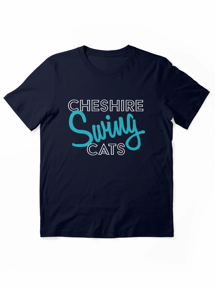 Aperçu 1 sur 7. T-shirt essentiel avec l'œuvre Cheshire Swing Cats Official (Pour les vêtements, veuillez choisir l'échantillon bleu marine/bleu foncé) créée et vendue par chayground.