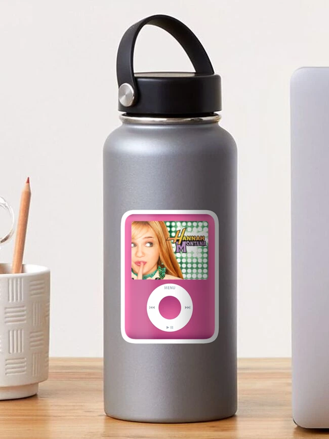 Aperçu 1 sur 3. Sticker avec l'œuvre Hannah Ipod créée et vendue par okaykelley.