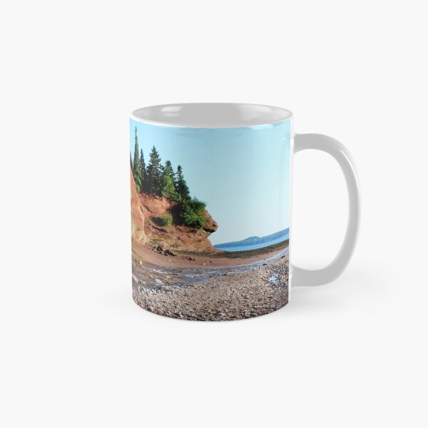 Aperçu de l'œuvre les vagues et l'action des marées de la baie de Fundy ont porté de grandes cavernes dans les falaises de grès autour de St. Martins créée et vendue par Kathleen Daley.