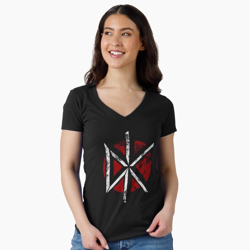 Aperçu de l'œuvre T-shirt moulant col V créée et vendue par shopantoc.