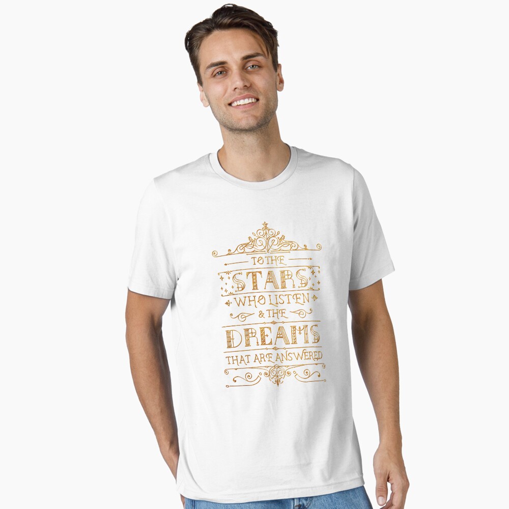 Aperçu de l'œuvre T-shirt essentiel créée et vendue par Stella Bookish Art.