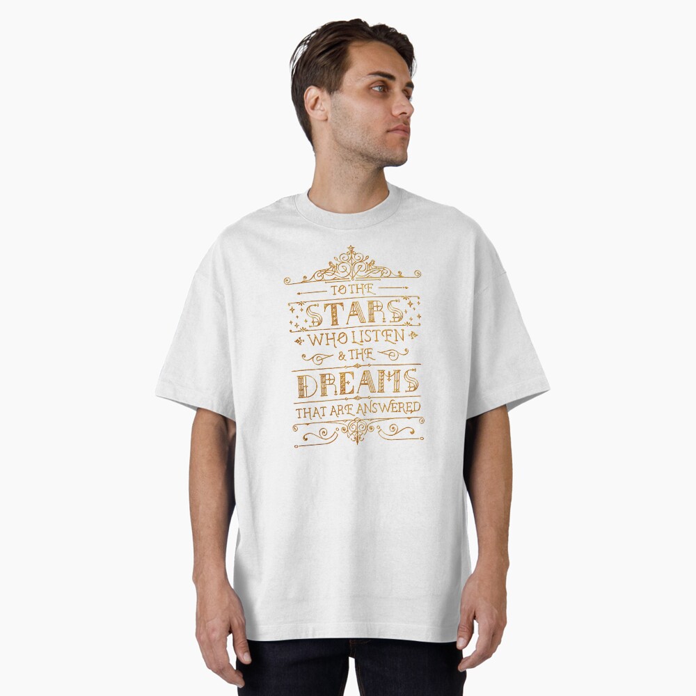 Aperçu de l'œuvre T-shirt oversize créée et vendue par Stella Bookish Art.