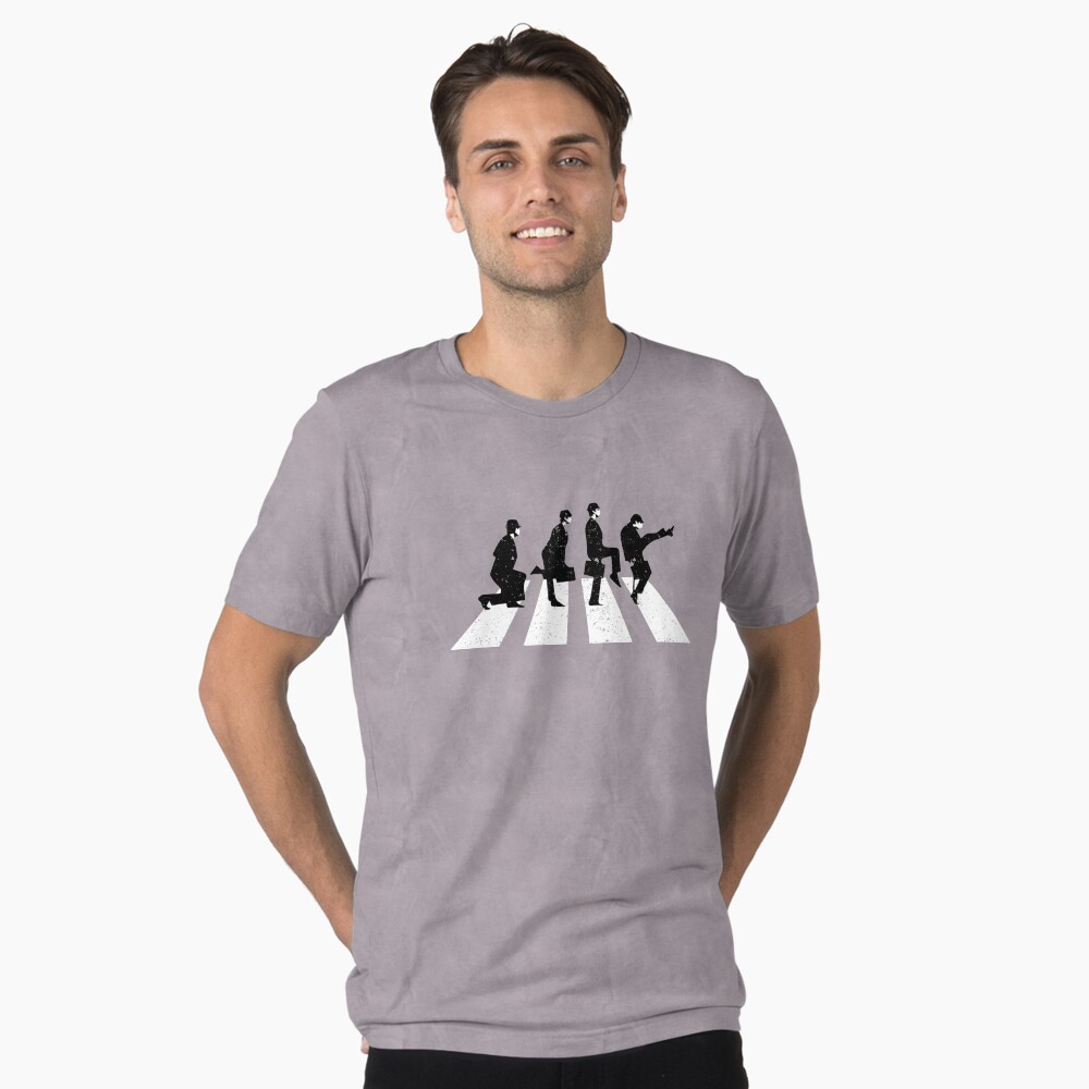 Vista previa del artículo con la obra «Camiseta vintage con efecto desgastado», diseñado y vendido por RetroPandora.