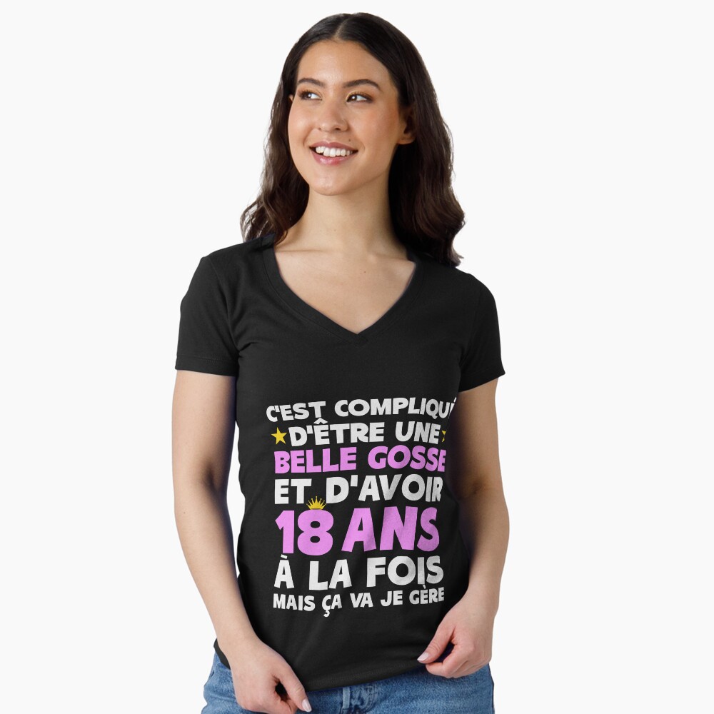 Aperçu de l'œuvre T-shirt moulant col V créée et vendue par doucelune.