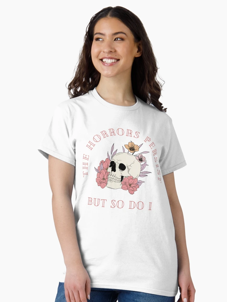 Aperçu 3 sur 7. T-shirt classique avec l'œuvre Les horreurs persistent mais moi aussi Floral Skull créée et vendue par Sunny-Saguaro.
