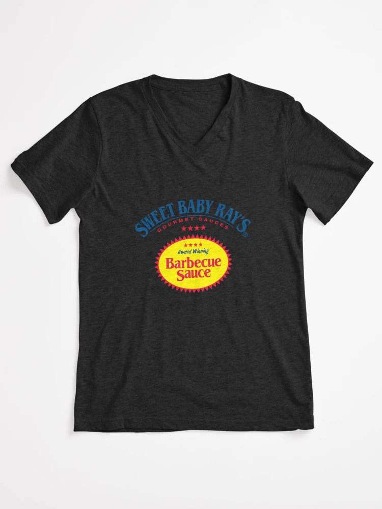 Aperçu 1 sur 4. T-shirt col V avec l'œuvre Doux Ba créée et vendue par secqtjhw87.