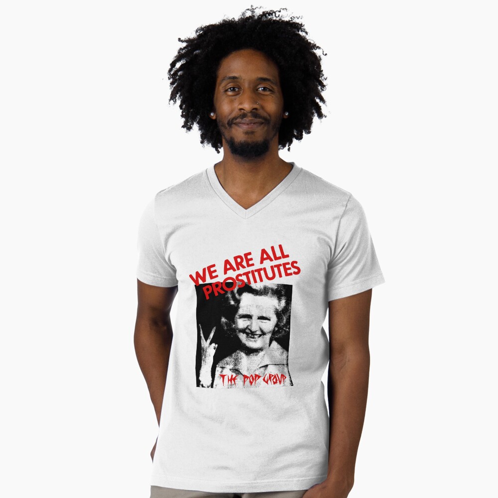 Vista previa del artículo con la obra «Camiseta de cuello en V», diseñado y vendido por NamuunOldfield.
