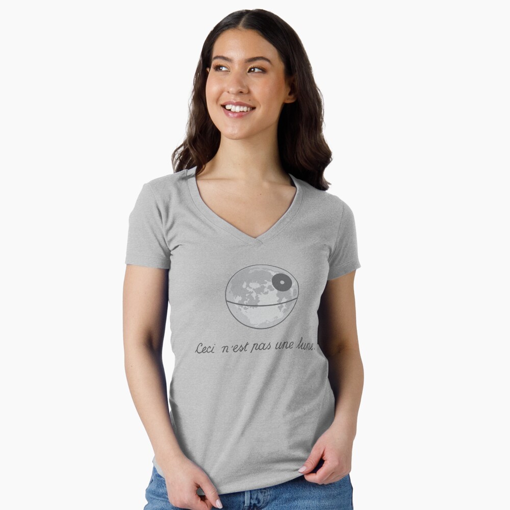 Aperçu de l'œuvre T-shirt moulant col V créée et vendue par Art by s2ray.