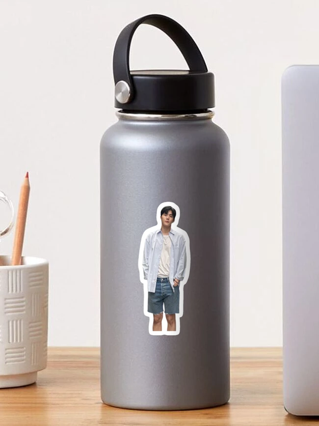 Imagen 1 de 3, Pegatina con la obra kim seon-ho, diseñada y vendida por selvashop.