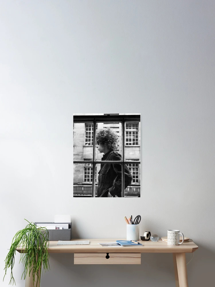 Imagen 2 de 3, Póster con la obra Dylan en la ventana, diseñada y vendida por JVHepworth.