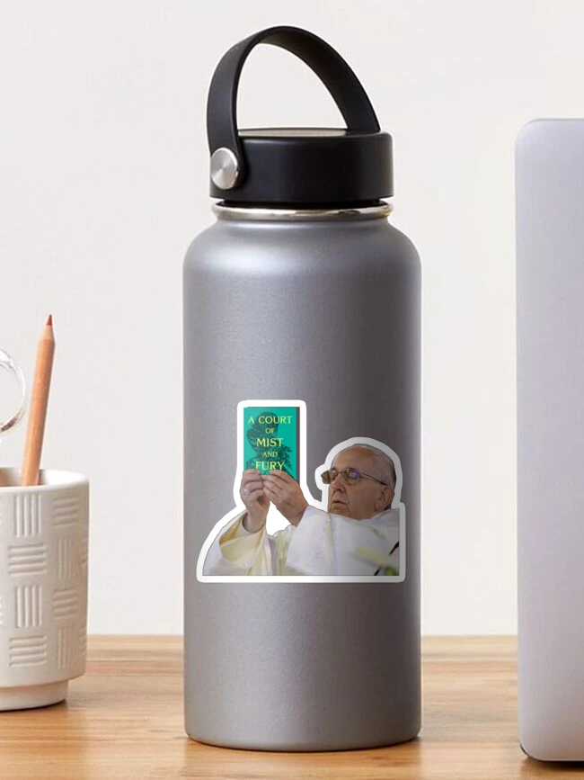 Aperçu 1 sur 3. Sticker avec l'œuvre Le pape tient l'ACOSF, une cour de brume et de fureur créée et vendue par baranskini.