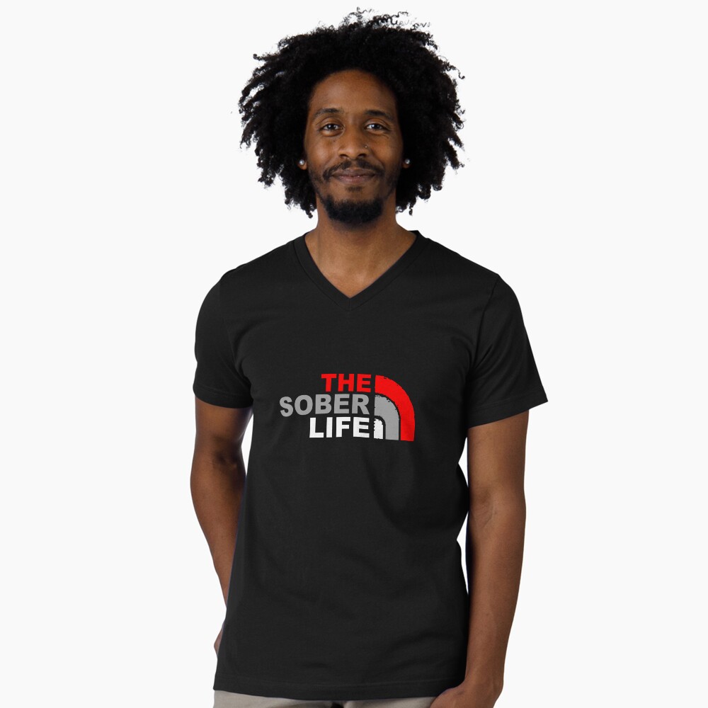 Vista previa del artículo con la obra «Camiseta de cuello en V», diseñado y vendido por TheHelpingCat.