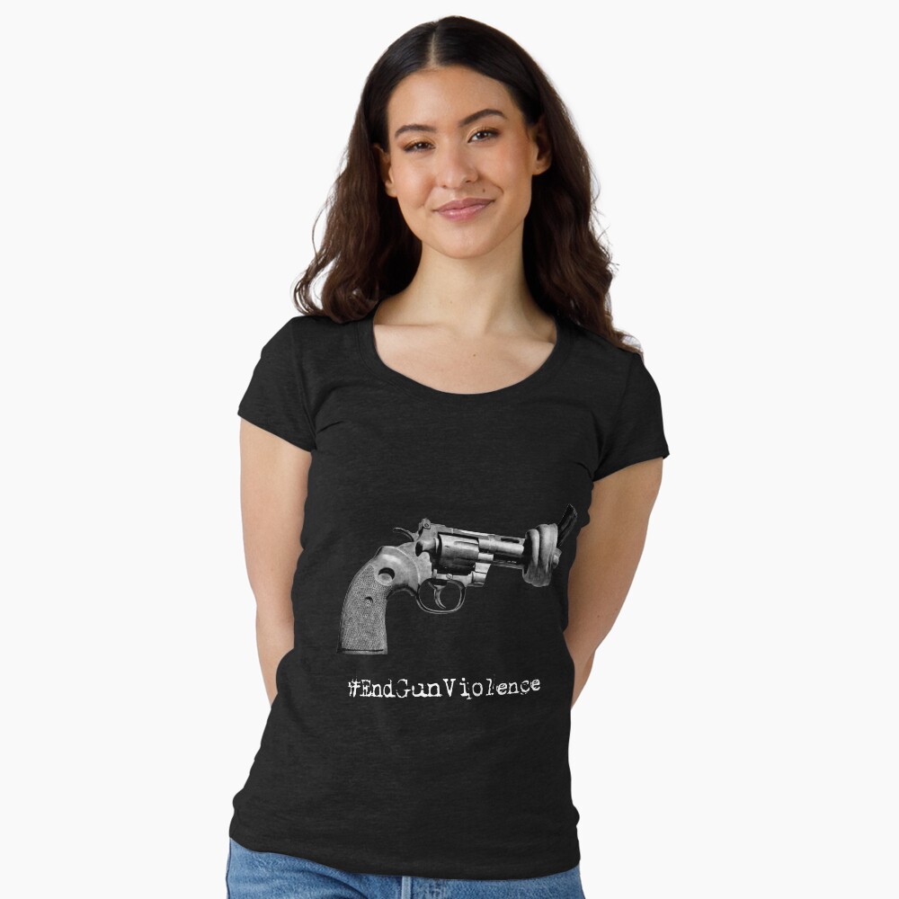 Aperçu de l'œuvre T-shirt échancré créée et vendue par WesternExposure.