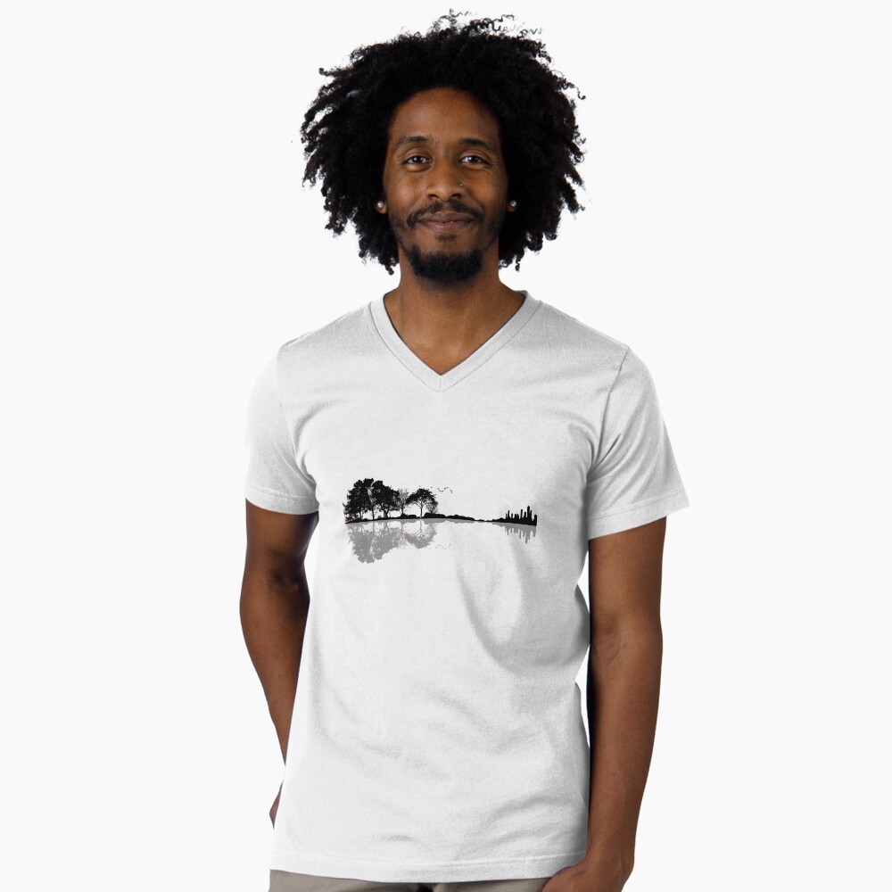 Vista previa del artículo con la obra «Camiseta de cuello en V», diseñado y vendido por maryedenoa.