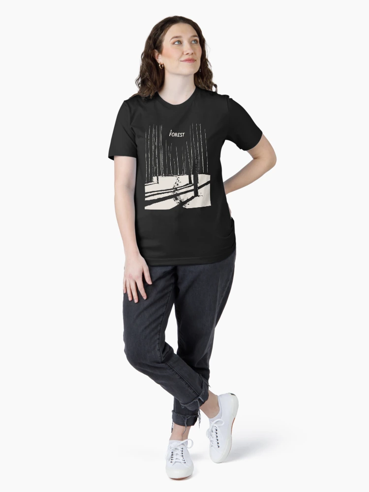 Imagen 4 de 7, Camiseta esencial con la obra La cura de un bosque de invierno., diseñada y vendida por LapinMagnetik.