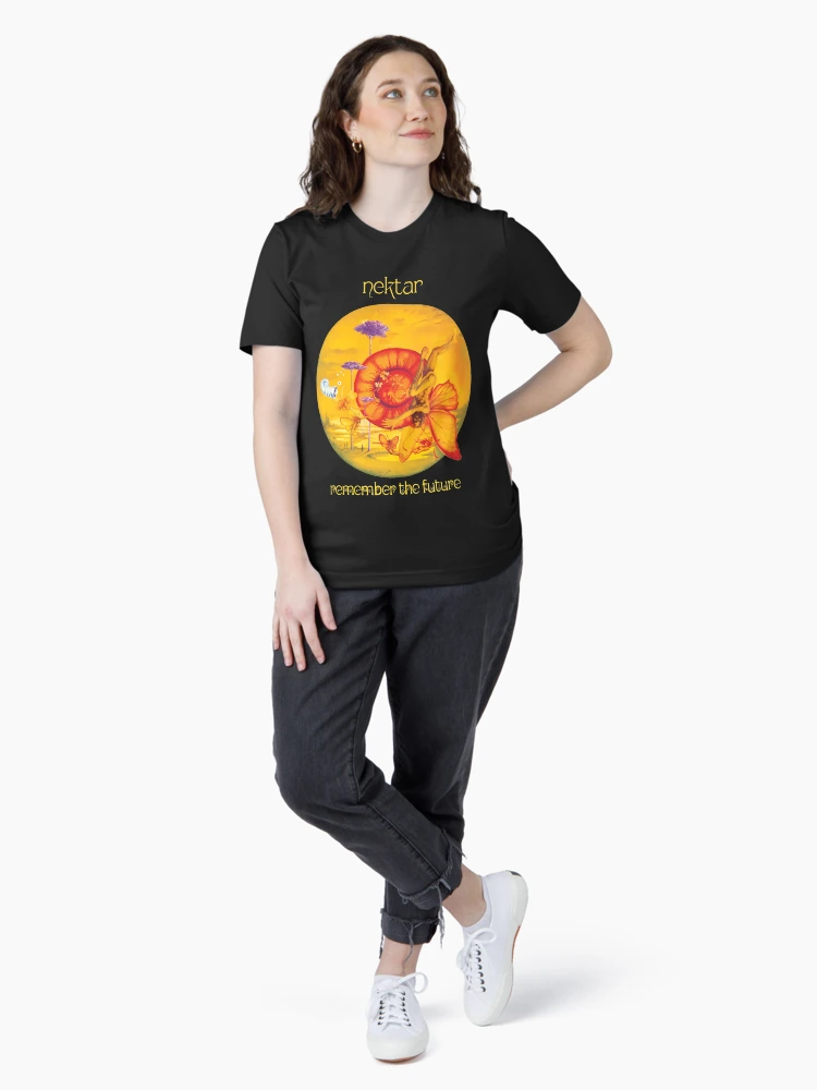 Imagen 4 de 7, Camiseta esencial con la obra Rock progresivo retro, diseñada y vendida por Julieneager.