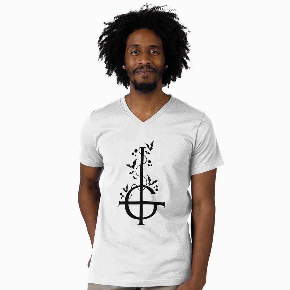 Aperçu de l'œuvre T-shirt col V créée et vendue par CharlottesArtz.