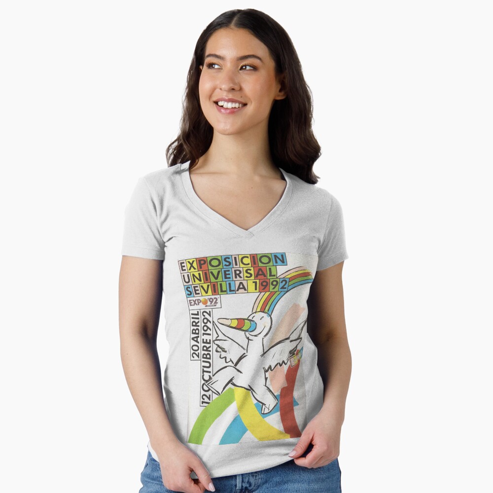 Vista previa del artículo con la obra «Camiseta entallada de cuello en V», diseñado y vendido por Backstage by Leyzel.