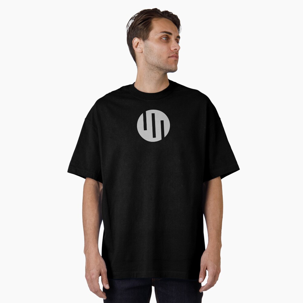 Aperçu de l'œuvre T-shirt oversize créée et vendue par ONI-Creative.