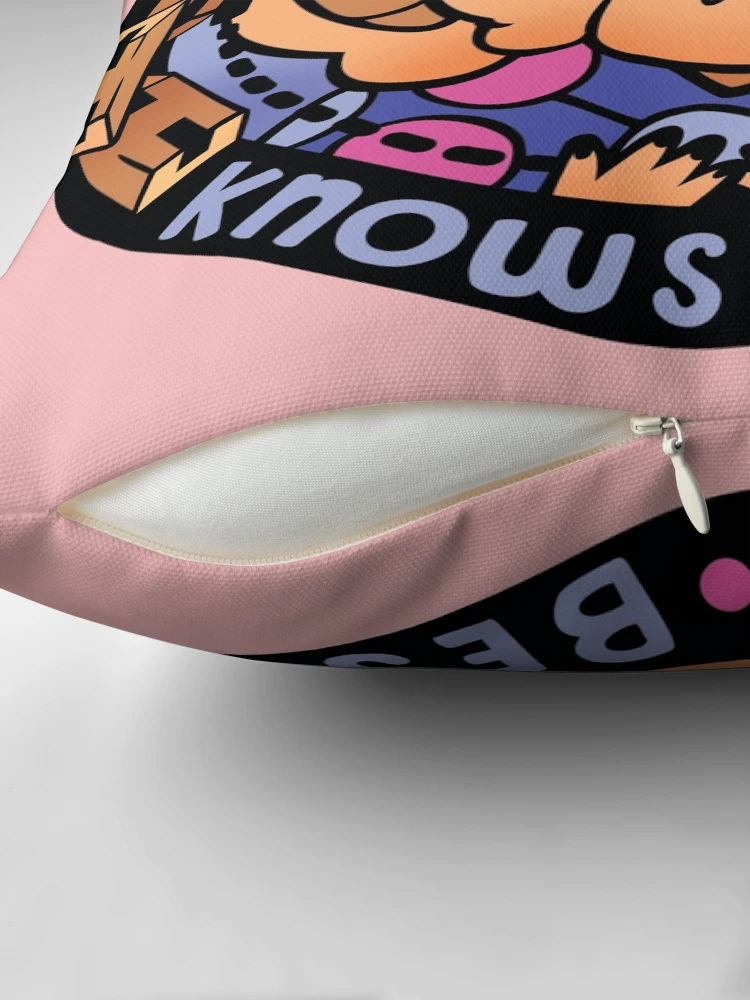 Imagen 2 de 4, Cojín con la obra Moogie sabe más, diseñada y vendida por devilsbakery.
