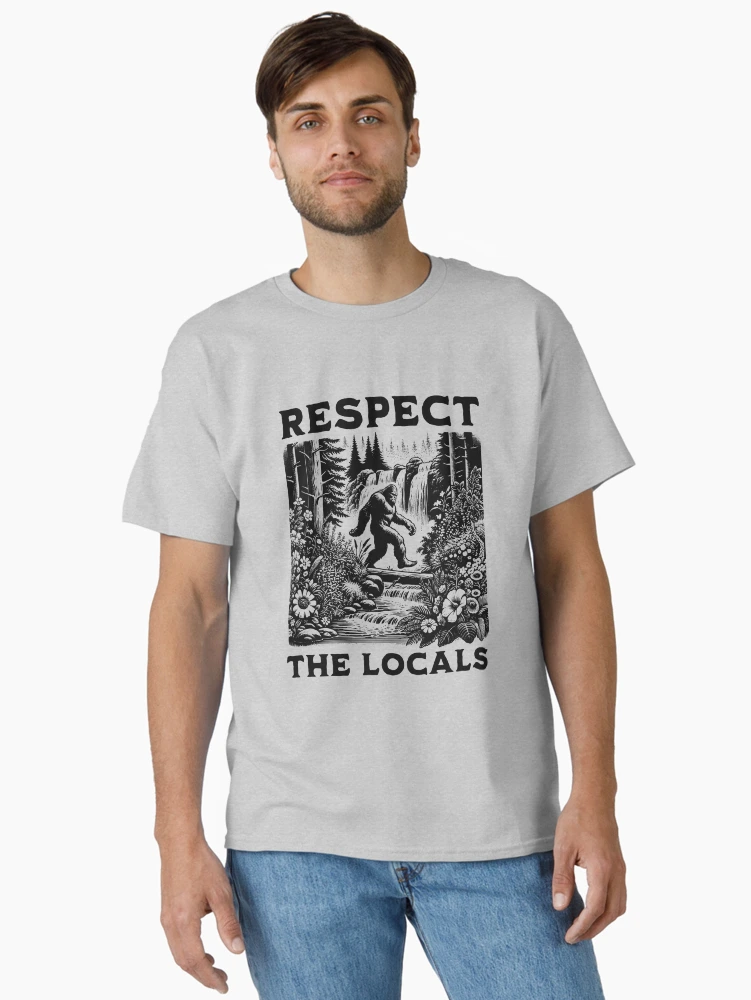 Aperçu 2 sur 7. T-shirt classique avec l'œuvre Respectez les habitants créée et vendue par EarthBoundGoods.