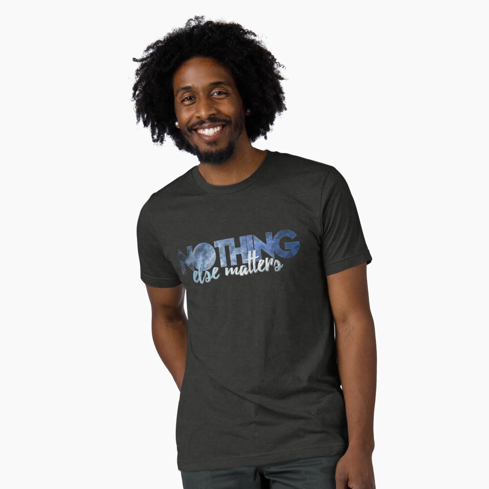 Aperçu de l'œuvre T-shirt ultra doux créée et vendue par Fanverse Merchandise.