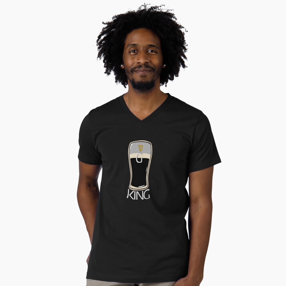 Vista previa del artículo con la obra «Camiseta de cuello en V», diseñado y vendido por Weird Atlantic way .