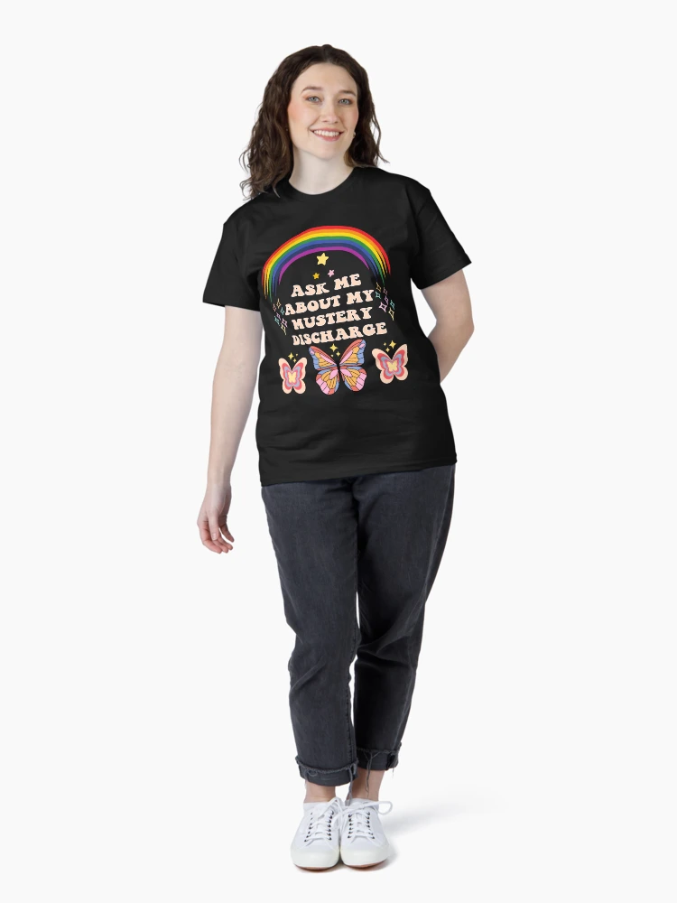 Aperçu 4 sur 7. T-shirt classique avec l'œuvre T-shirt embarrassant, drôle, inapproprié, humour adulte créée et vendue par Anas Talbi.