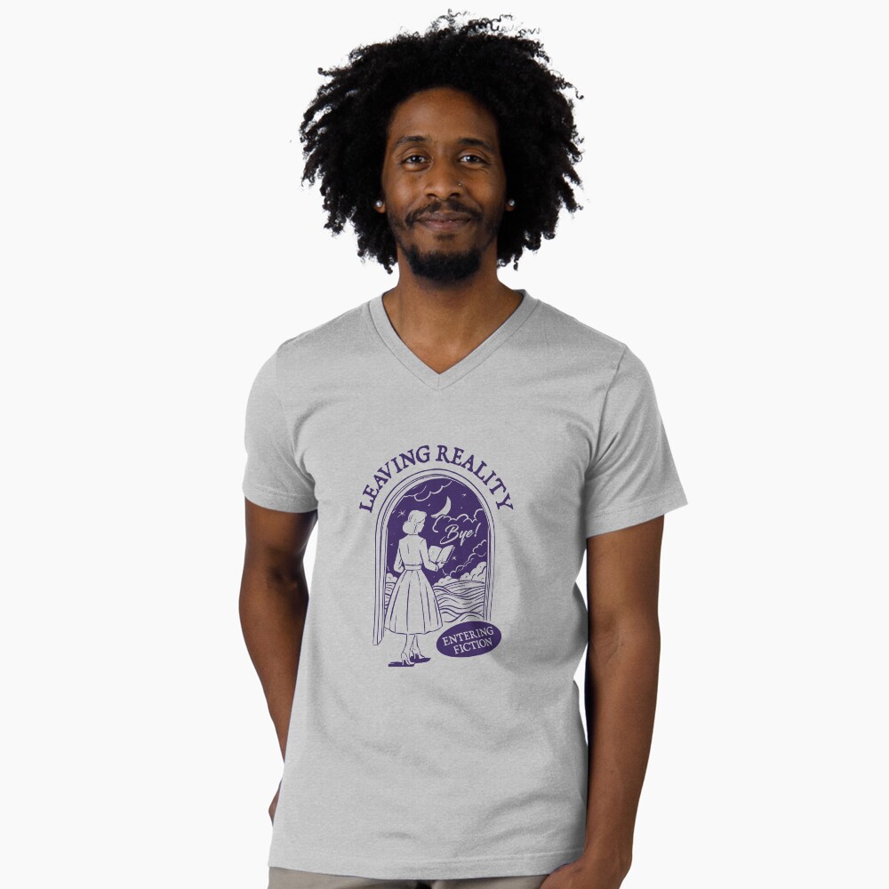 Vista previa del artículo con la obra «Camiseta de cuello en V», diseñado y vendido por BookWishEra.