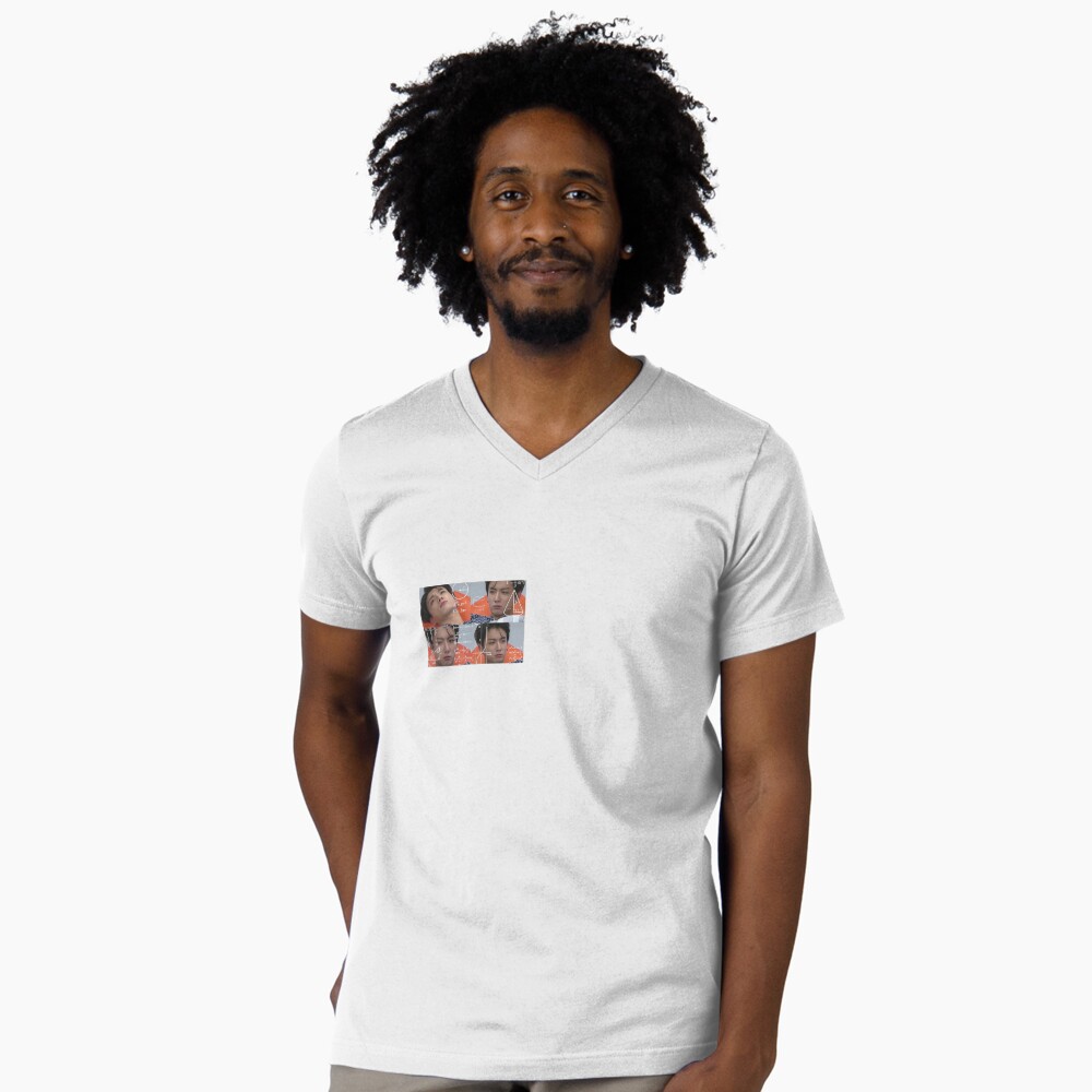 Vista previa del artículo con la obra «Camiseta de cuello en V», diseñado y vendido por Brea's Art.