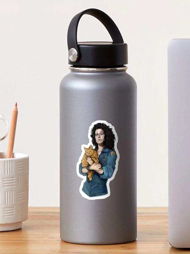 Imagen 1 de 3, Pegatina con la obra Ellen Ripley y Jonesy, diseñada y vendida por A Thorn In My Hand.