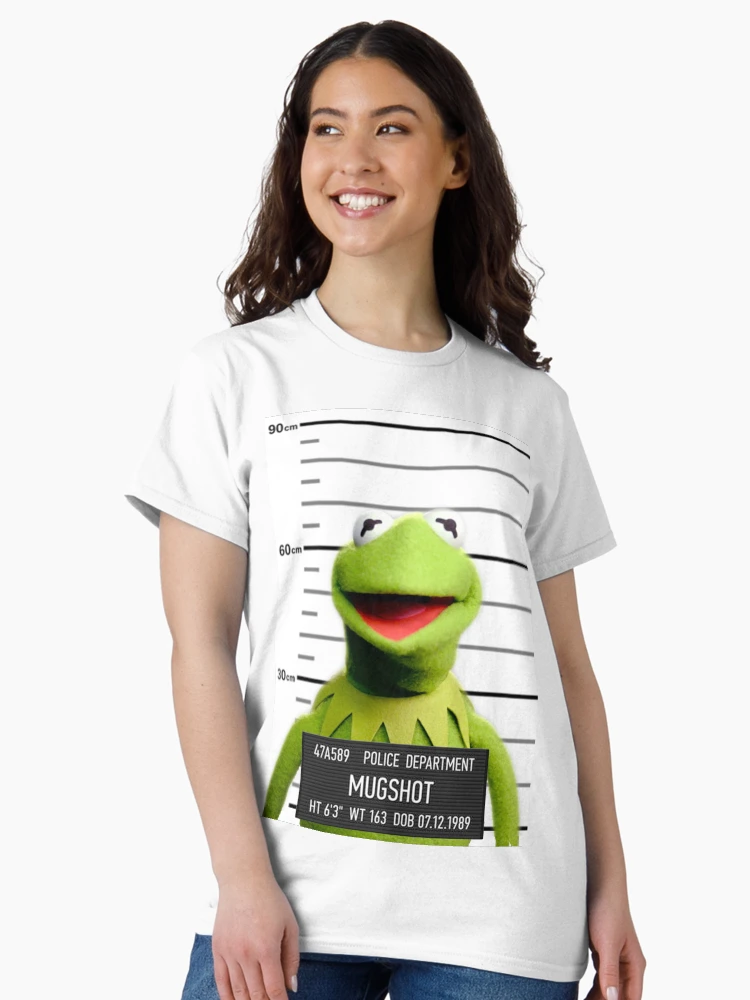 Imagen 3 de 7, Camiseta clásica con la obra Kermit Mugshot, diseñada y vendida por mnmrelz.