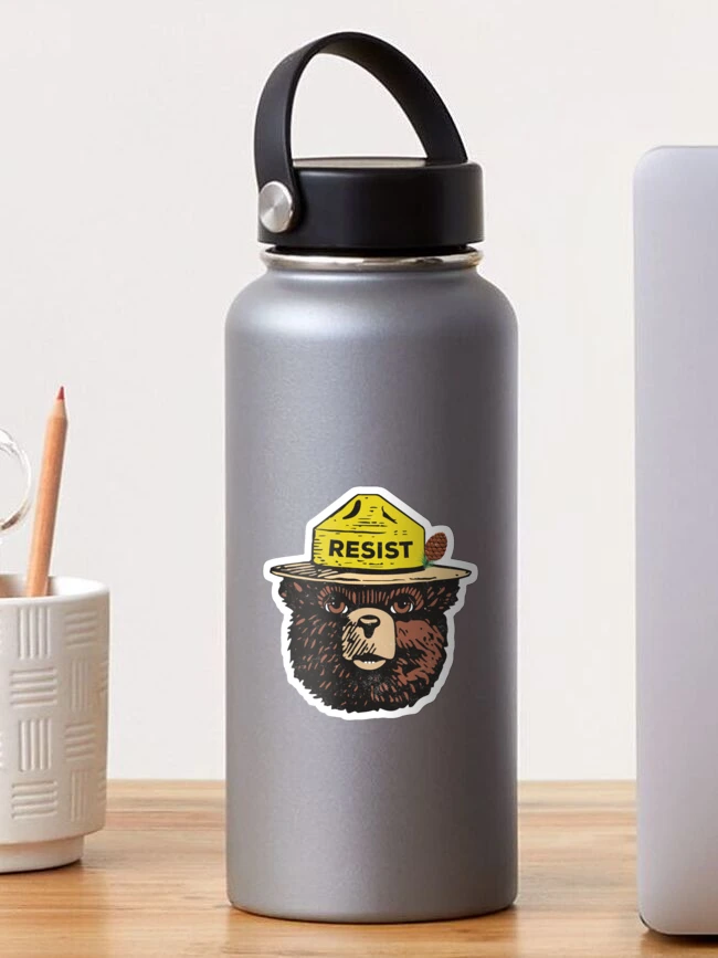 Thumbnail 1 von 3, Sticker, Alt National Park Service Resist Bear - Schützen Sie unsere Parks designt und verkauft von MisterrAB.