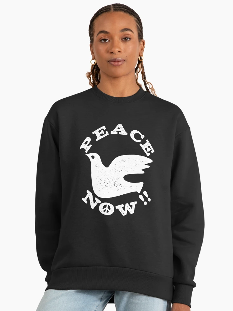 Aperçu 3 sur 6. Sweatshirt premium oversize avec l'œuvre Paix maintenant Colombe créée et vendue par Eat the Rich.