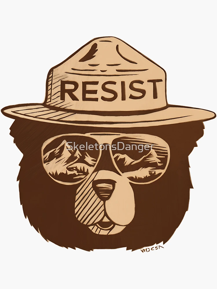 Aperçu 3 sur 3. Sticker avec l'œuvre Protégez nos parcs nationaux, soutenez Smokey l'ours, résistez au parc, sauvez l'environnement Service créée et vendue par SkeletonsDanger.
